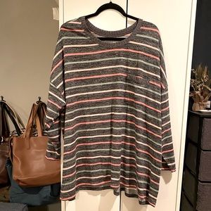 NWOT Torrid Sz 4 Super Soft Crew Neck Long Sleeved Pocket Tee